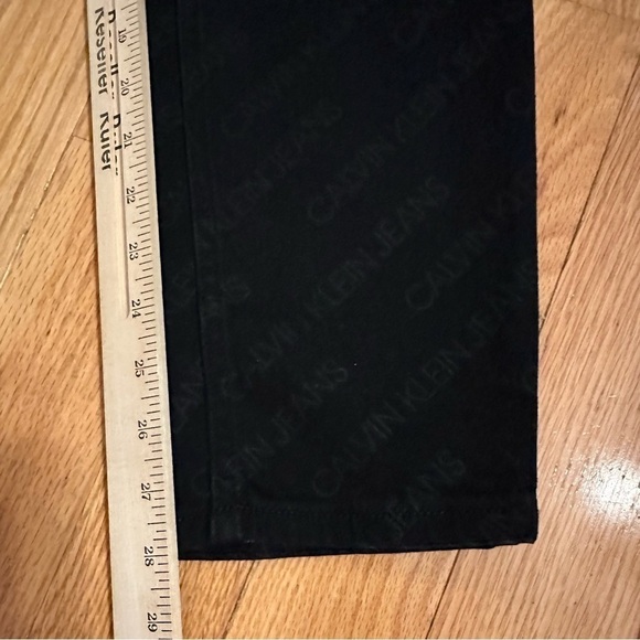 Calvin Klein Mid Rise Slim Straight Leg LOGO Print Denim Black Jeans NWT Sz 28 - Picture 6 of 8